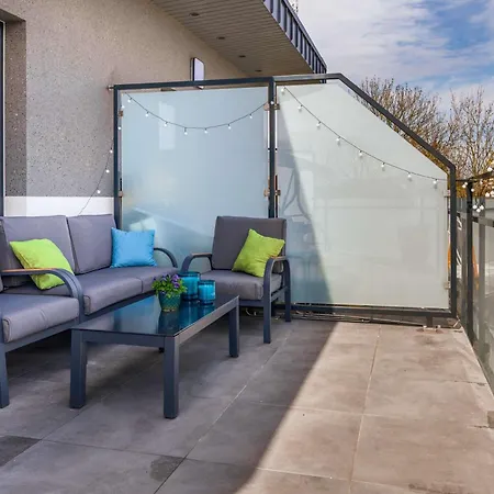 Cozy With Parking & Terrace By Renters *