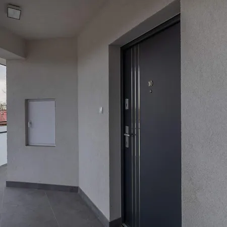 Cozy With Parking & Terrace By Renters Lejlighed *