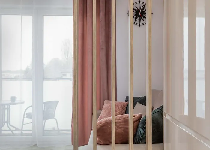 Cozy With Parking & Terrace By Renters Apartment *